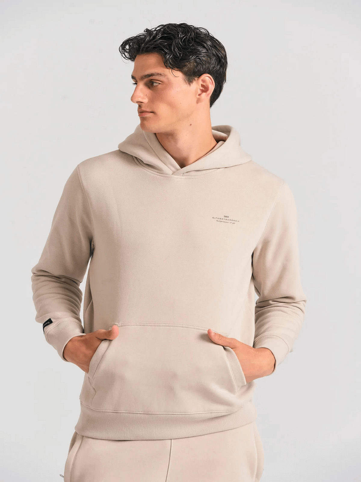Μονόχρωμο φούτερ με κουκούλα Funky Buddha μπέζ χρώμα