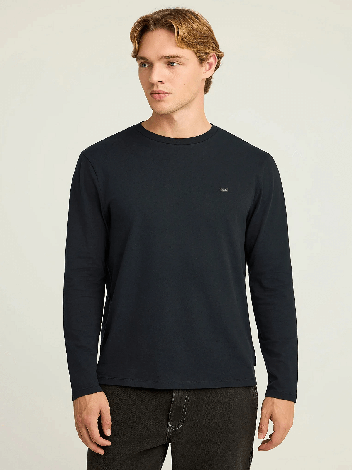 Μακρυμάνικη μονόχρωμη μπλούζα με διακριτικό λογότυπο Funky Buddha μαύρο χρώμα