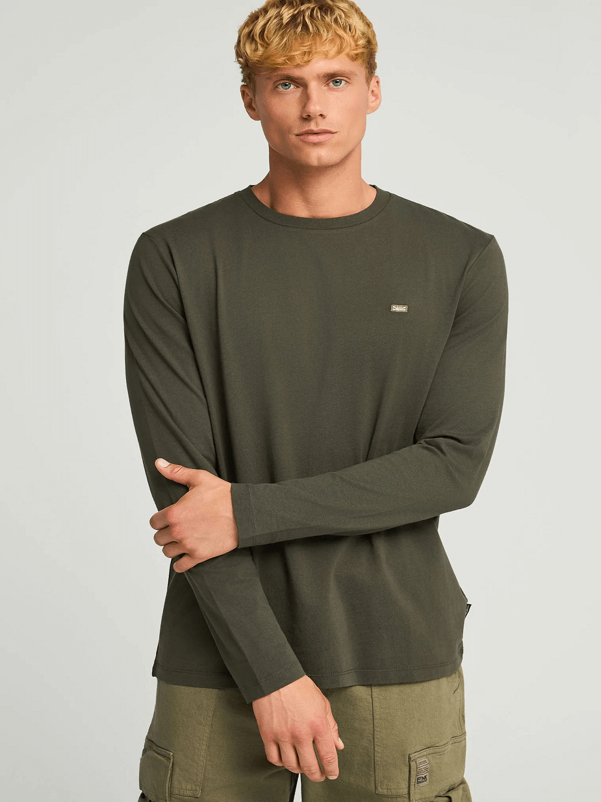 Μακρυμάνικη μονόχρωμη μπλούζα με διακριτικό λογότυπο Funky Buddha λαδί χρώμα