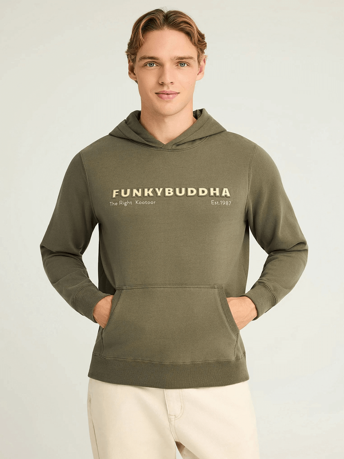 Φούτερ με κουκούλα και τύπωμα στο στήθος Funky Buddha λαδί χρώμα