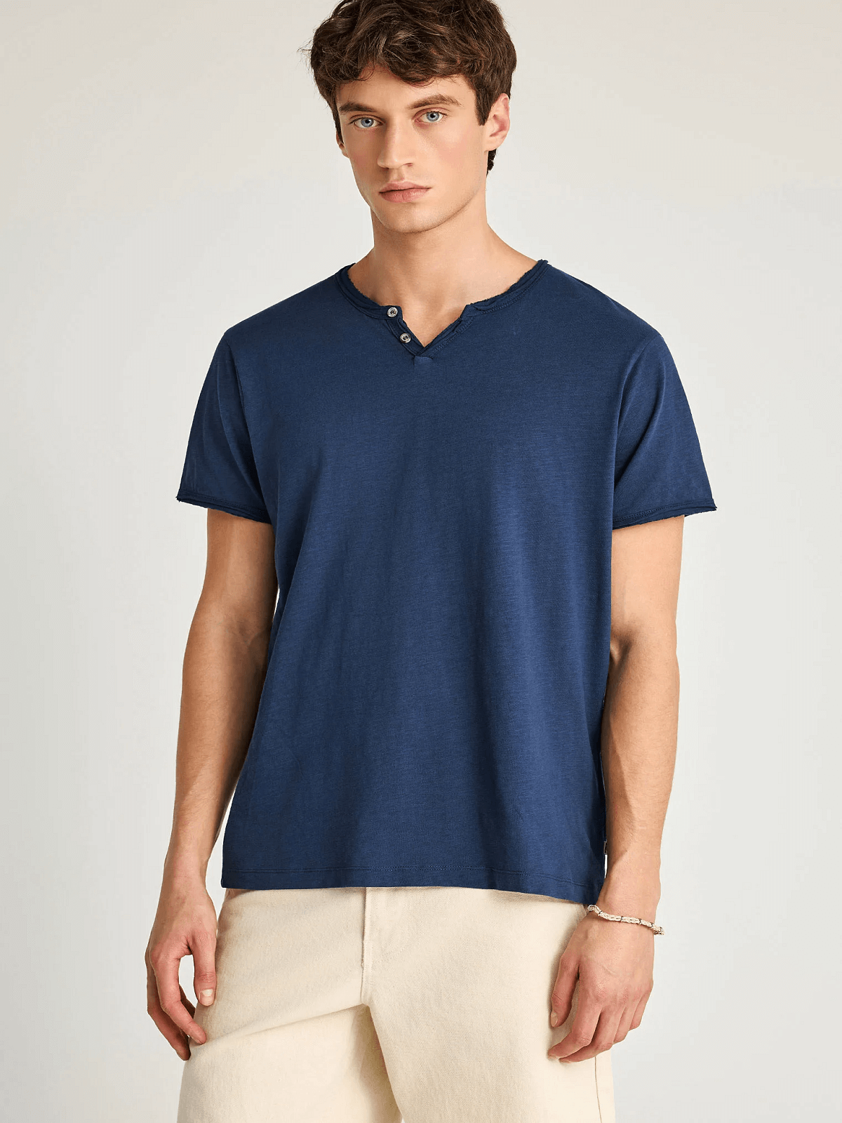 Ανδρικό βαμβακερό t-shirt με v-neck Funky Buddha μπλέ χρώμα