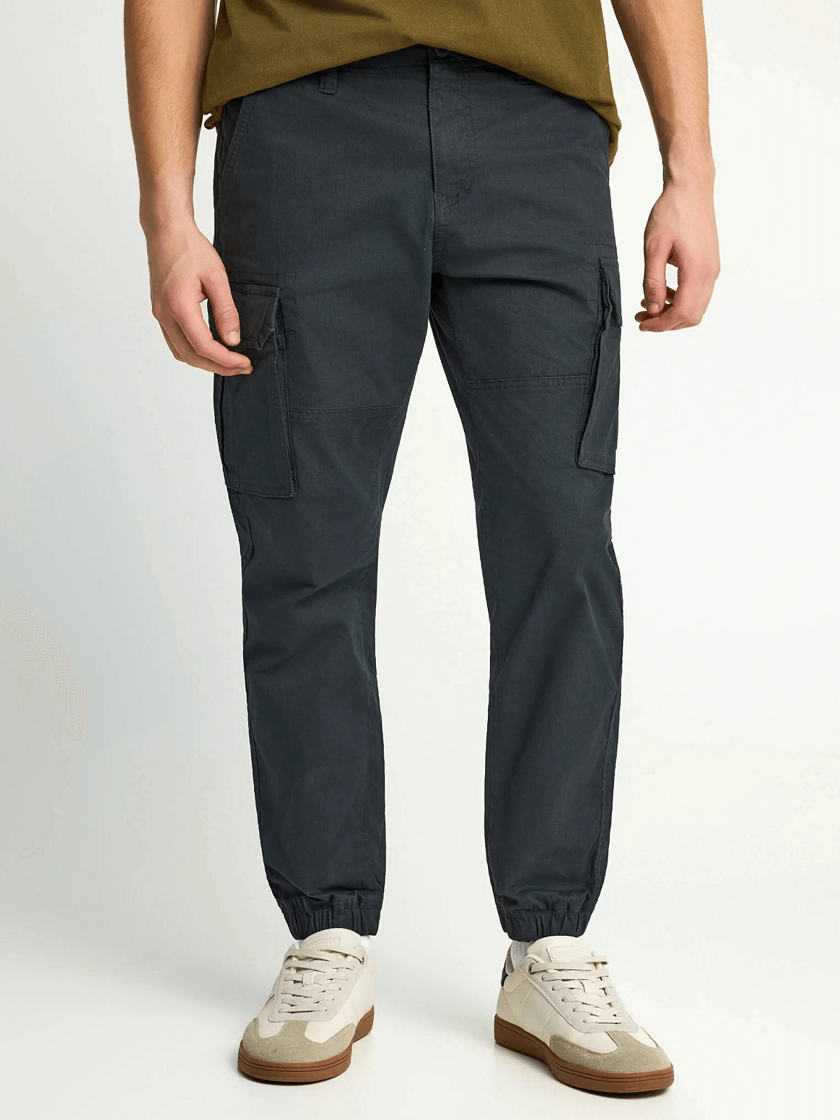 Ανδρικό cargo παντελόνι με cuffed τελείωμα Funky Buddha μαύρο χρώμα