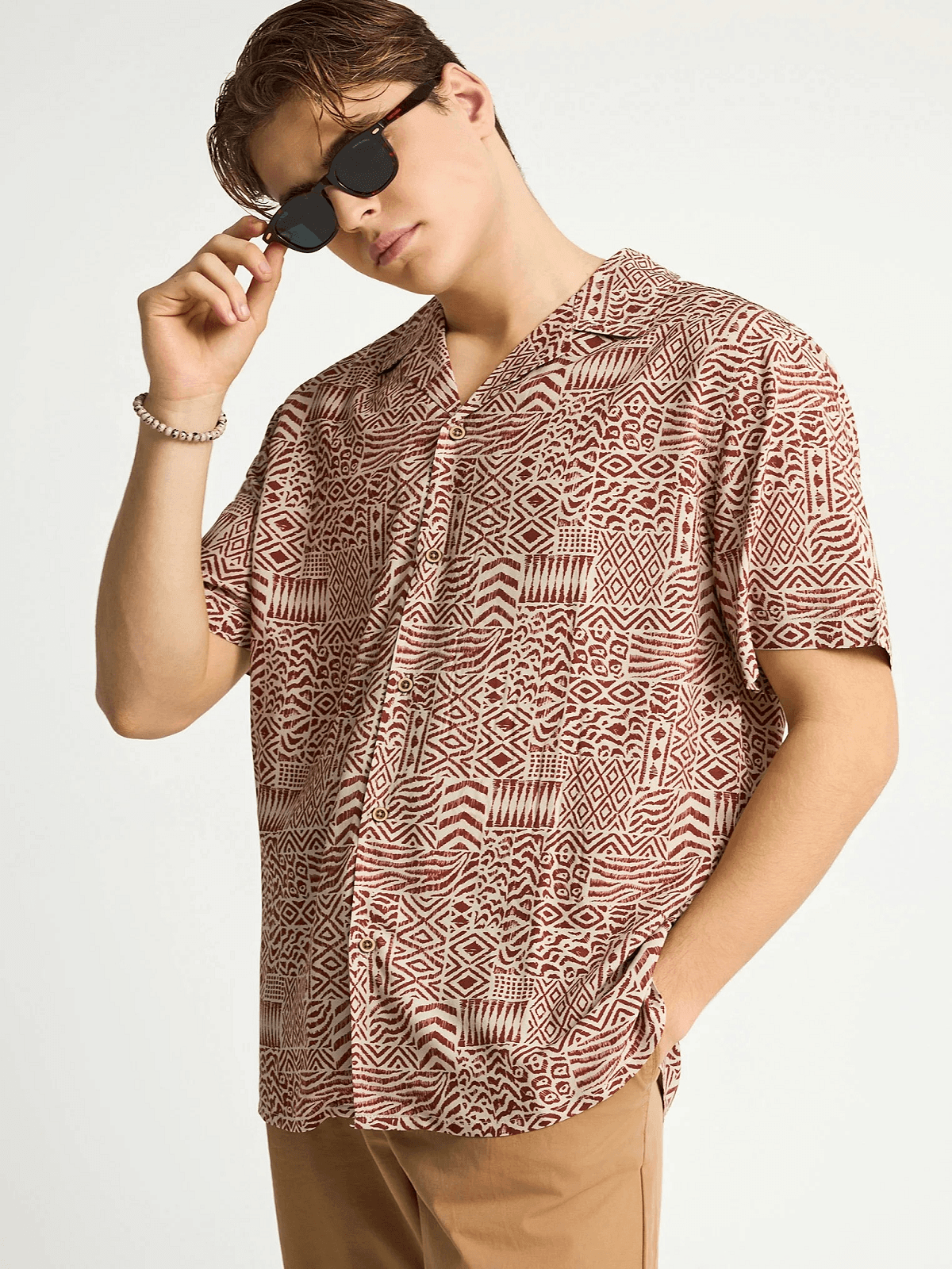 Ανδρικό κοντομάνικο πουκάμισο με τύπωμα Funky Buddka μπέζ-κεραμιδί χρώμα