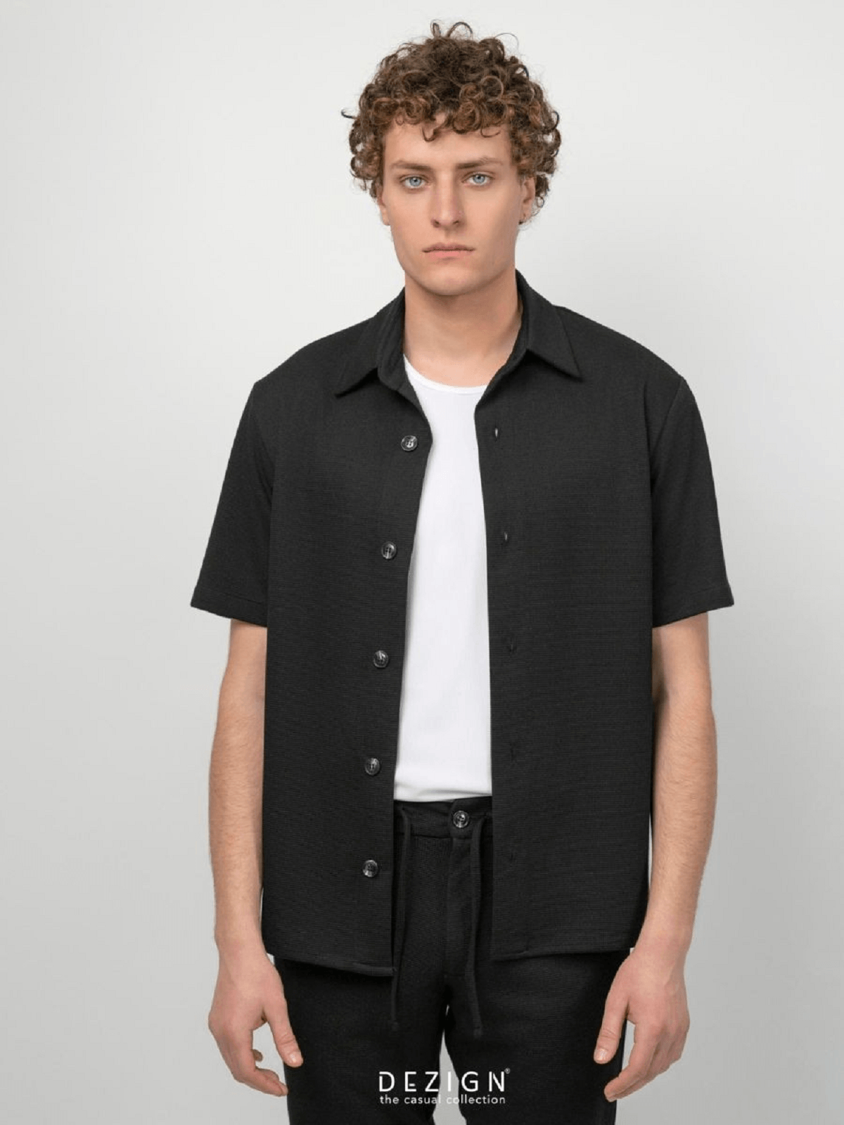Ανδρική κοντομάνικη πουκαμίσα DEZIGN μαύρο χρώμα