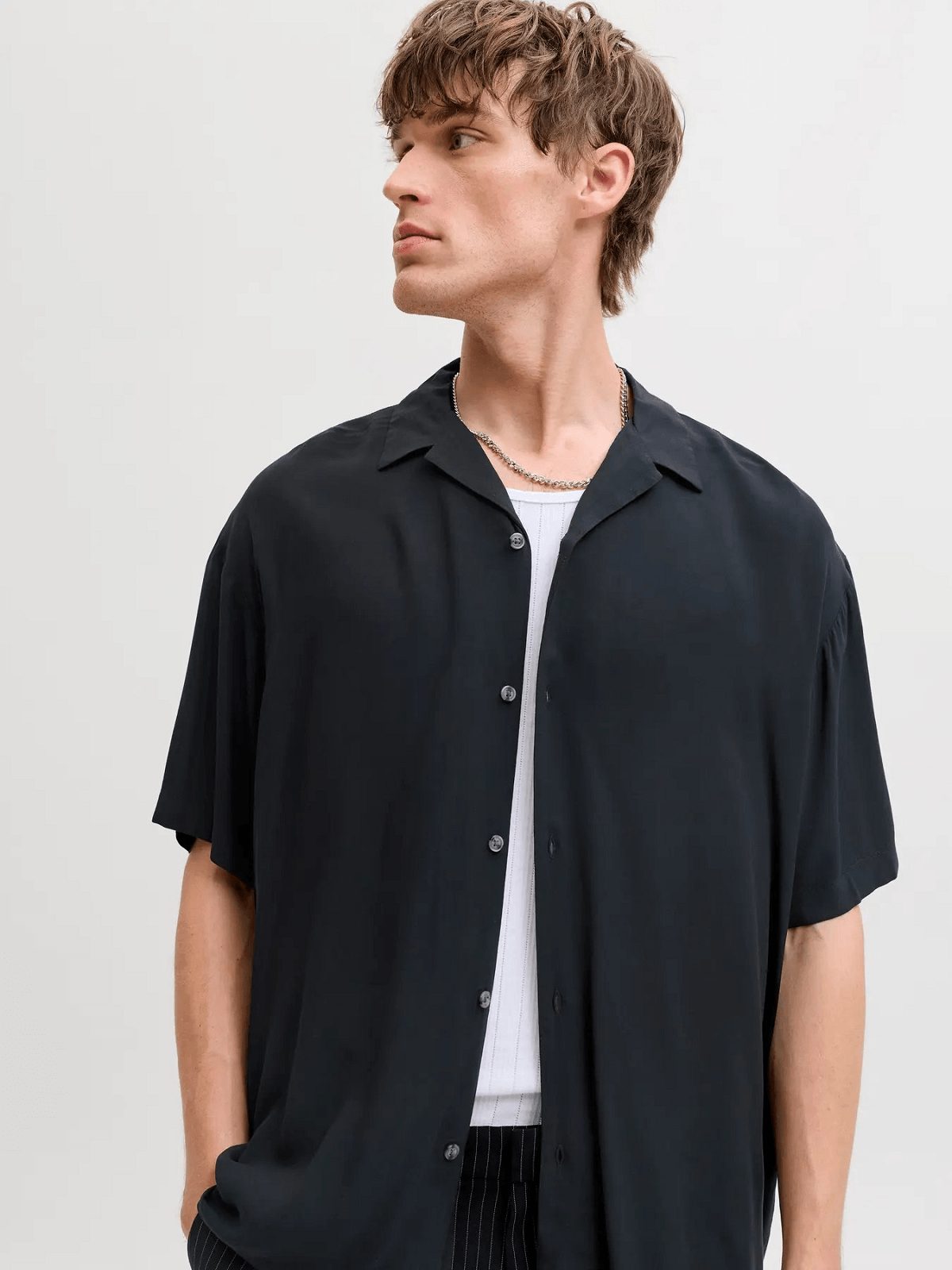 Ανδρικό Relaxed Fit κοντομάνικο πουκάμισο Jack&Jones μαύρο χρώμα